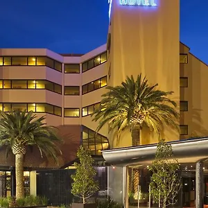 **** Hotel Lakes Australia